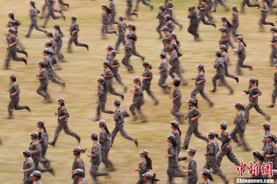 9月14日，大一新生在进行汇报表演。