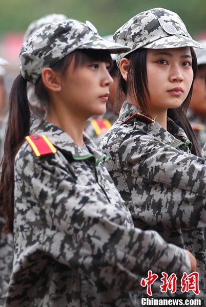 9月14日，大一新生在进行汇报表演。