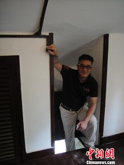 周琦教授展示阁楼顶灯开关位置设计的巧妙