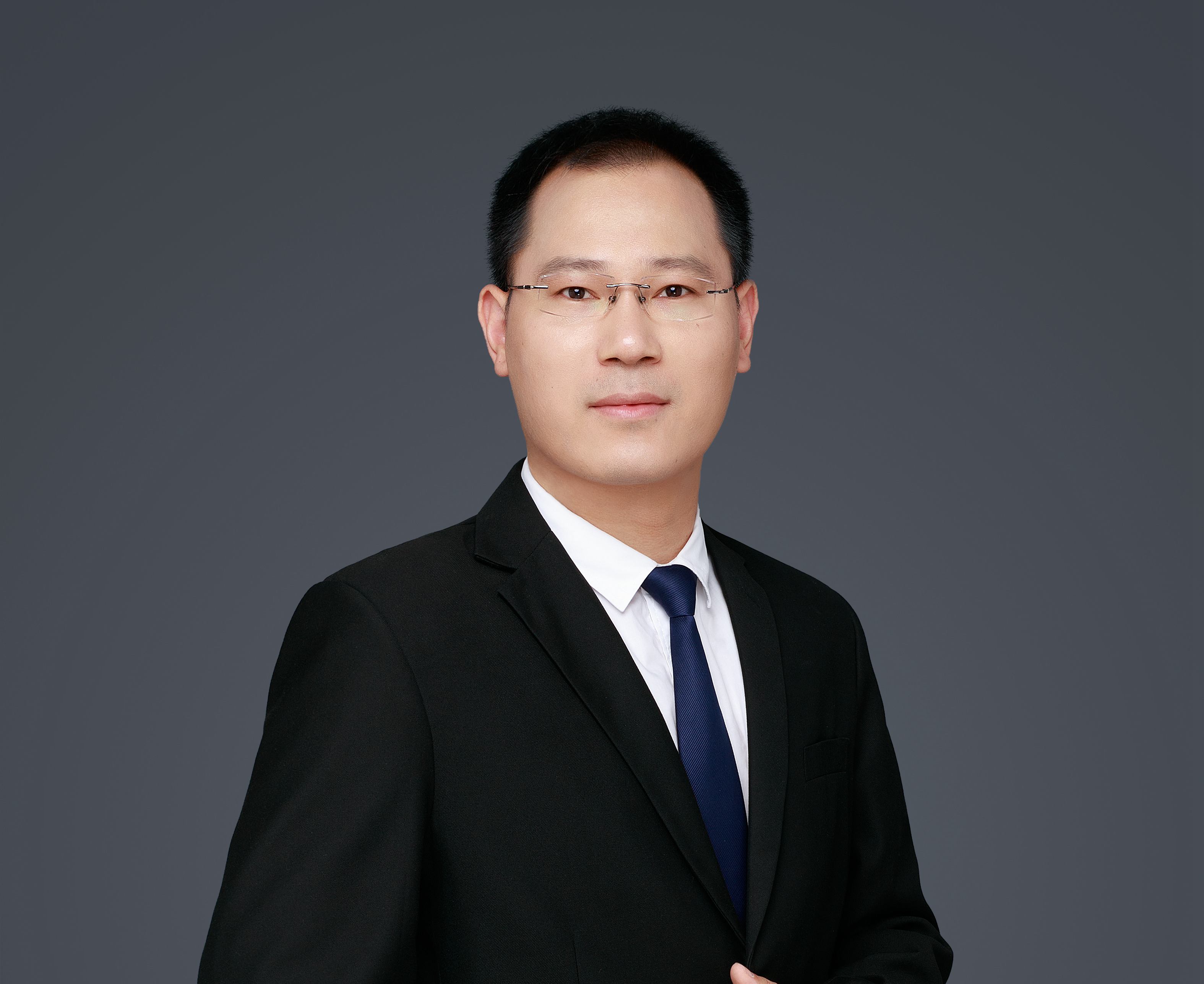 【寻访身边的榜样】科研求索孜孜无怠 培桃育李诲人不倦——记电子科学与工程学院副院长贺龙兵