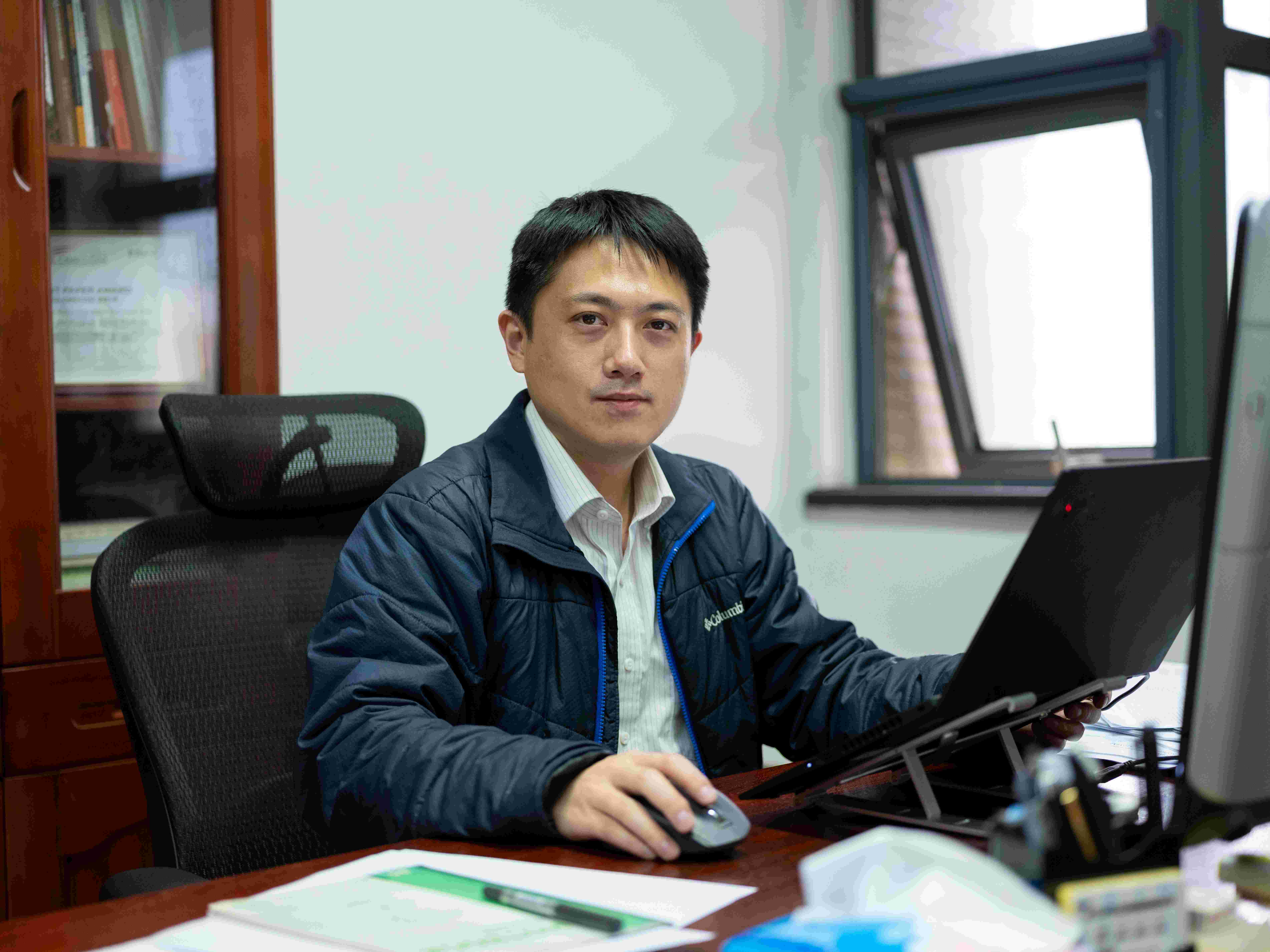 【寻访身边的榜样】静心尽力——记东南大学信息科学与工程学院青年教授许威