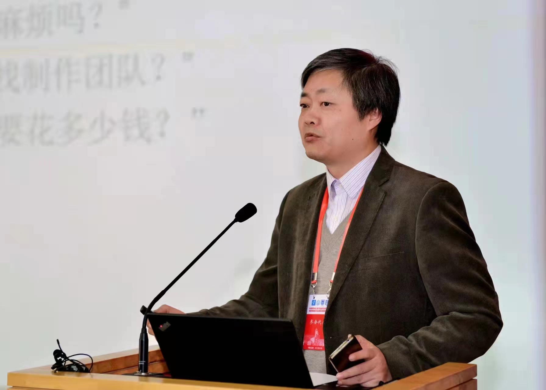 以你为镜：平凡相伴里的微光——记东南大学杰出教学奖获得者、信息科学与工程学院孟桥教授